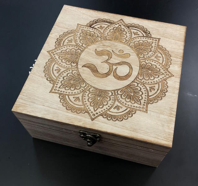 Caja madera Mandala Om 20 cm